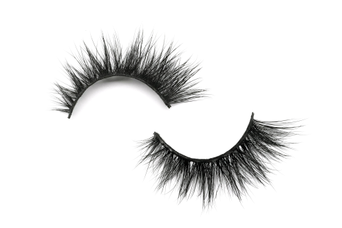 FLAUNTING FAUX MINK LASH